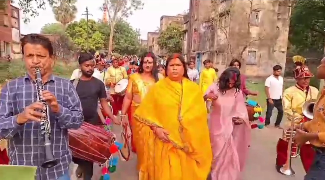 किन्नर समाज ने किया महापर्व छठ, दिया पहला अर्घ्य, धनबाद वासियों के खुशहाली की कामना की